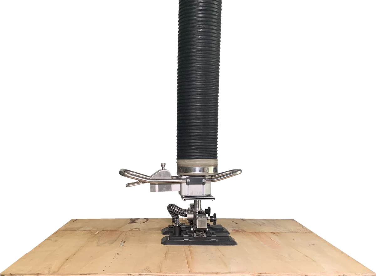 Single-handle ESL-SG vacuum tube lifter lifting a plywood sheet